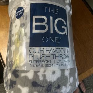 Oversized throw BRAND NEW!!!